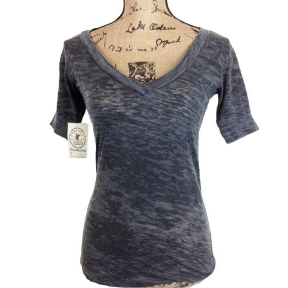 LAST ONE! Cowgirl Tuff‎ Gray Burn Out Victory Cross V Neck Western T Shirt NWT - Picture 3 of 10